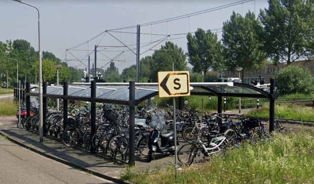 <p>De huidige fietsenstalling bij de halte Sacharovlaan.</p>