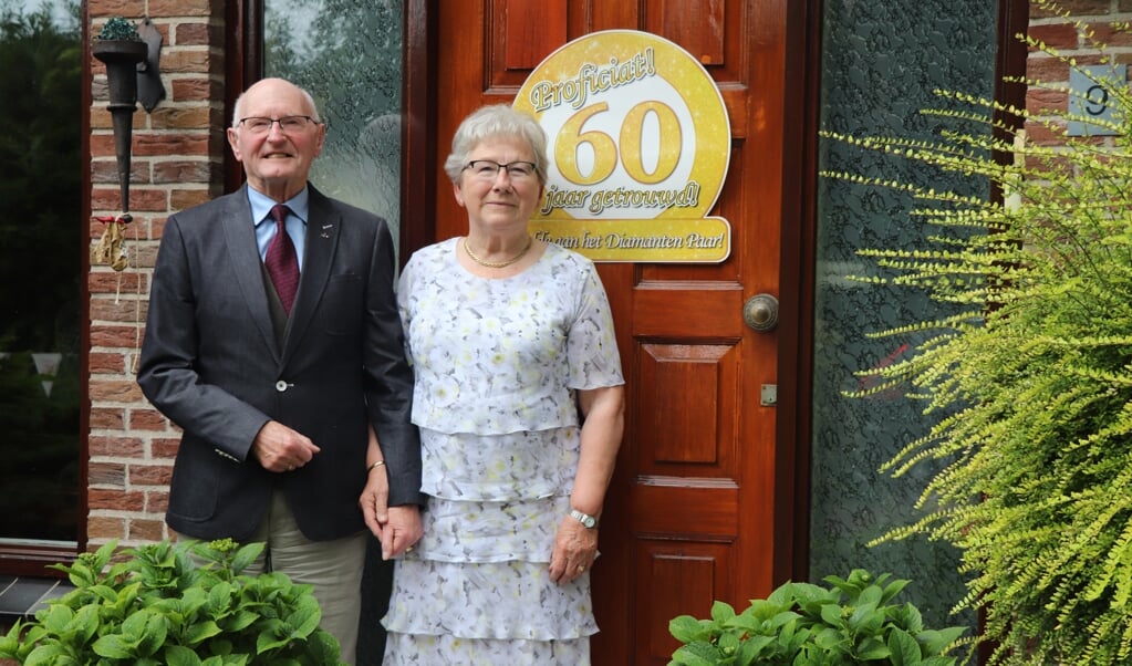 Hendrik Meiling en Maria Doppenberg waren afgelopen maandag zestig jaar getrouwd. 