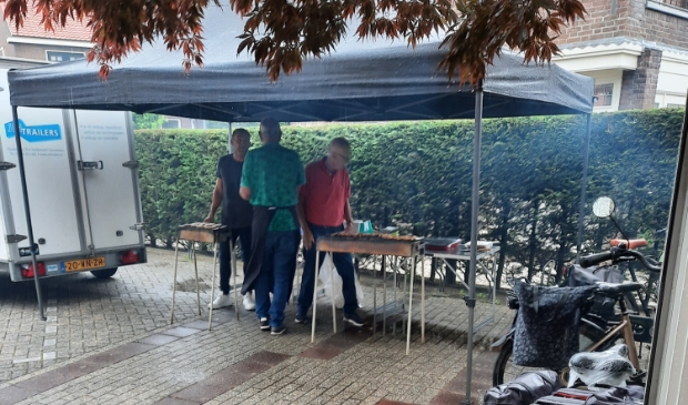 <p>De BBQ werd voor het eerst gehouden in de Voorhof bij de Gereformeerde kerk</p>