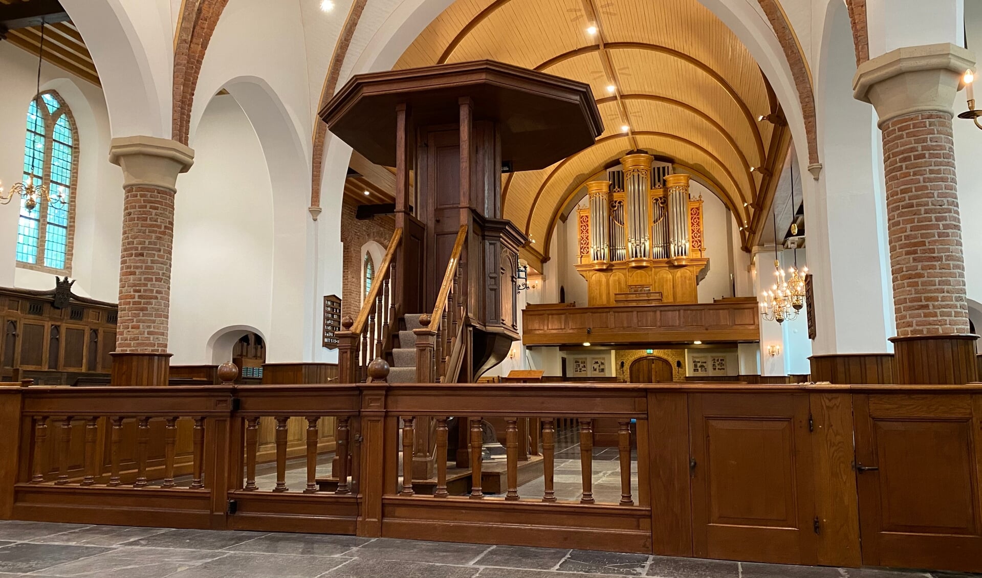 Het interieur van de Grote Kerk in Scherpenzeel