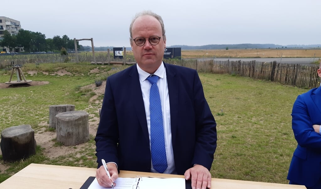 Wethouder Menno Tigelaar ondertekende eerder dit jaar namens Amersfoort de regionale Woondeal.