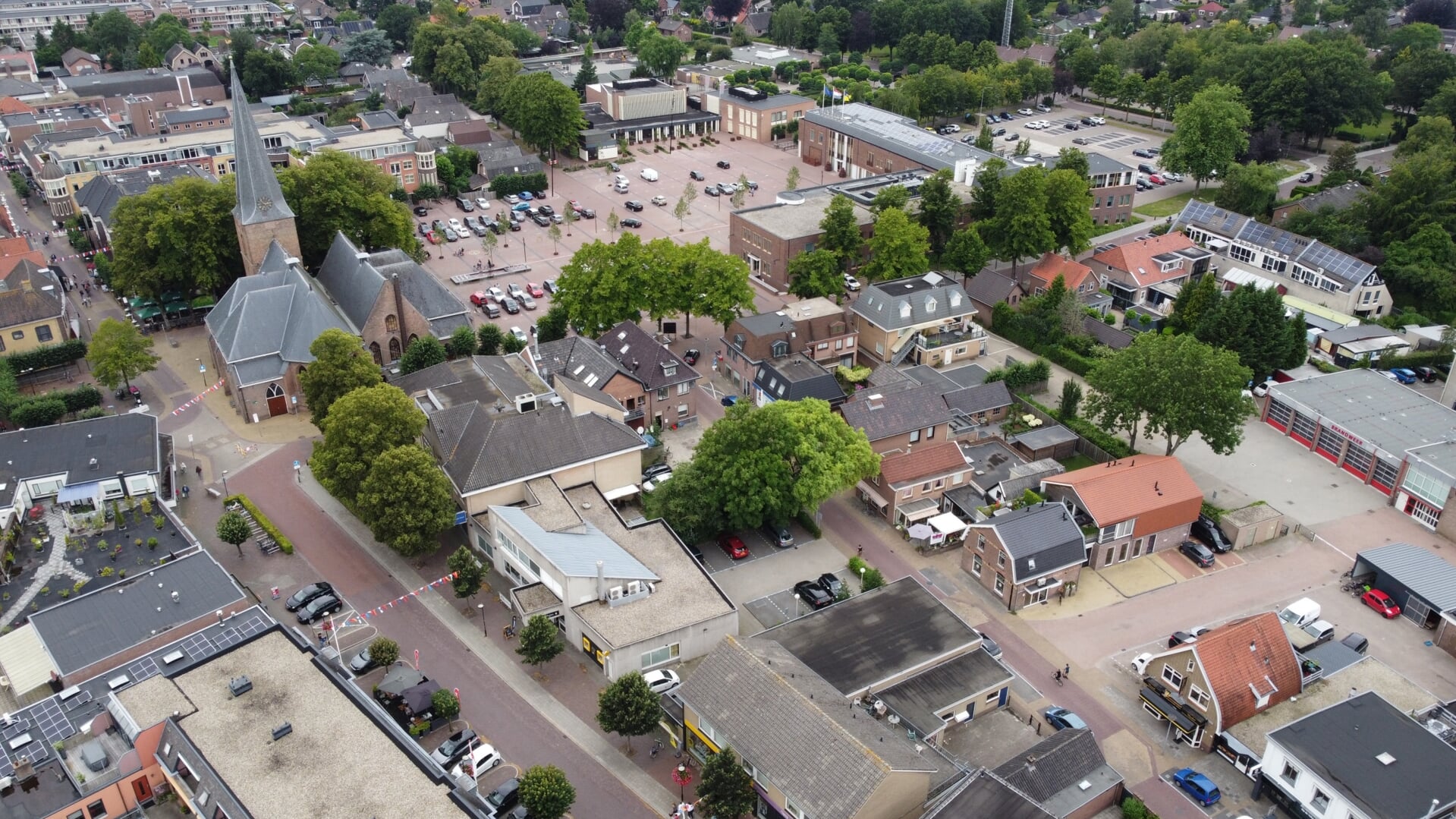 In het ontwerp van de Verlengde Dorpsstraat komt het dorpse karakter en de historie centraal te staan.