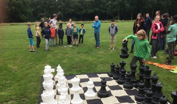 Voor het condichess werd het grote schaakspel van de club gebruikt.