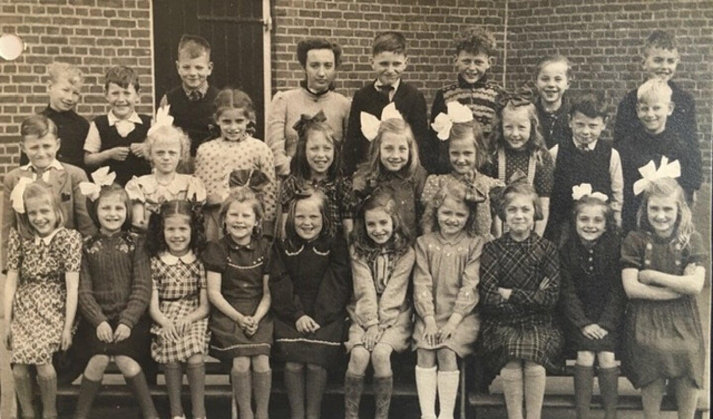 klas 2 uit 1949 van de Wilhelmina school in Giessendam