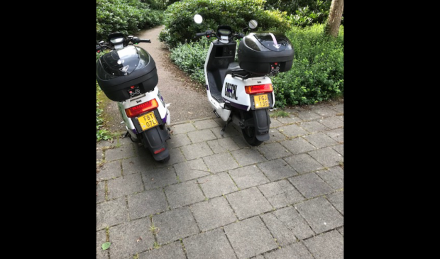 Blokkeren van voetpad door Check scooters