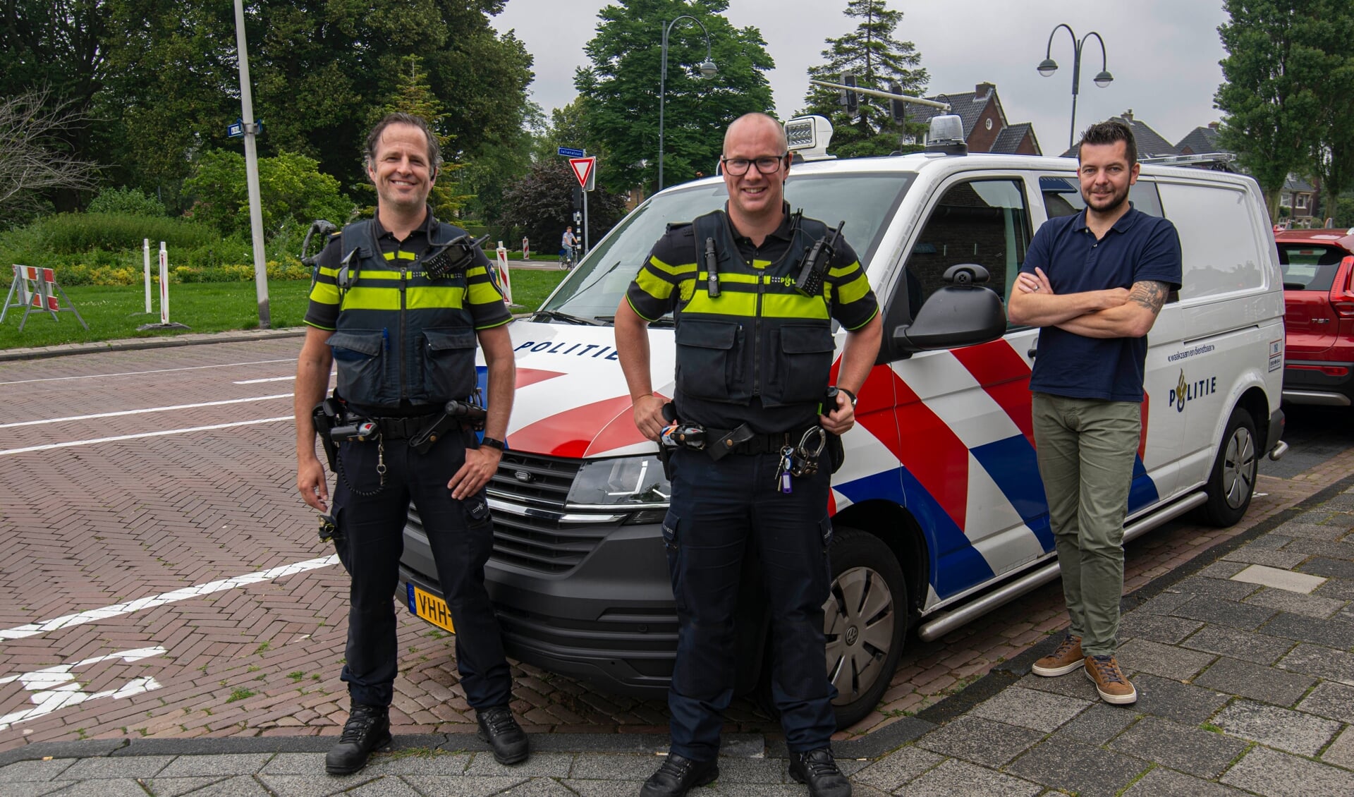 Wijkagenten Bas Boomars, Stefan de Jong en Renz van Tongeren van Politie Team Kennemer Kust 