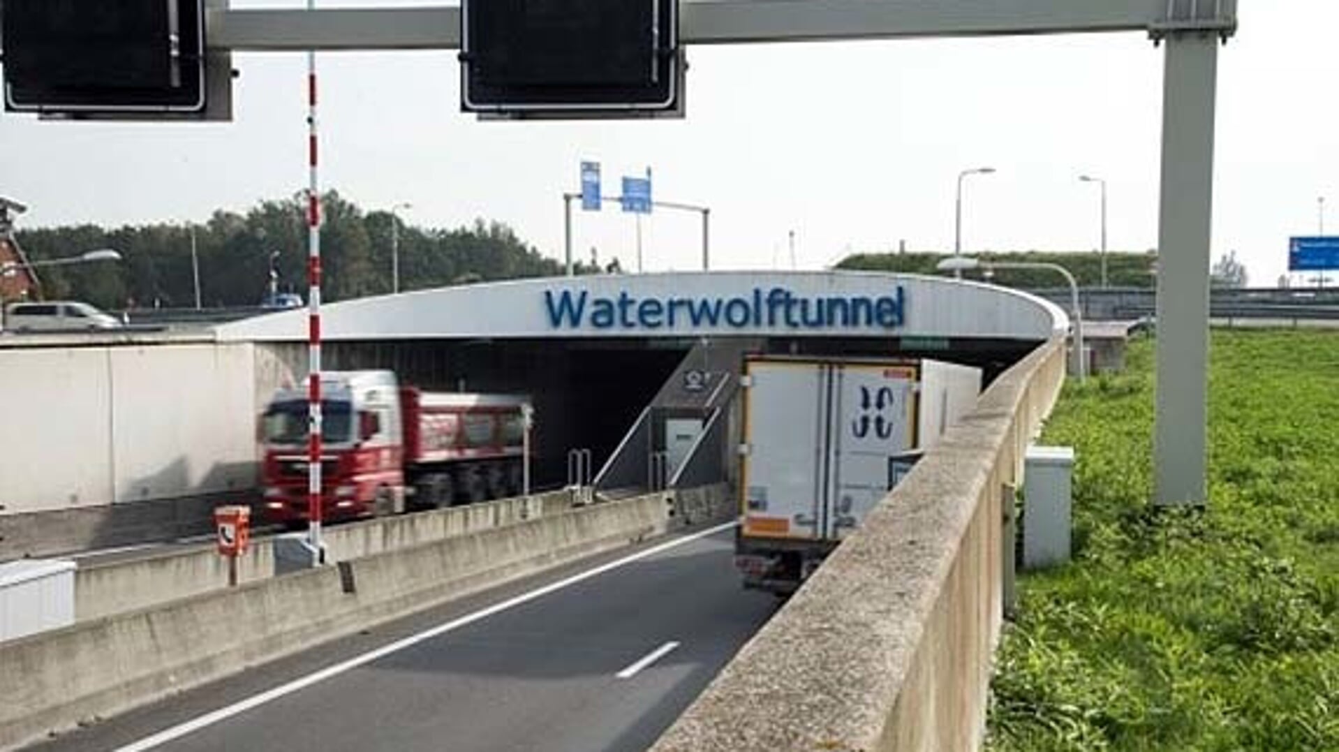 In de Waterwolftunnel en het Amstelaquaduct worden onderhoudswerkzaamheden uitgevoerd.