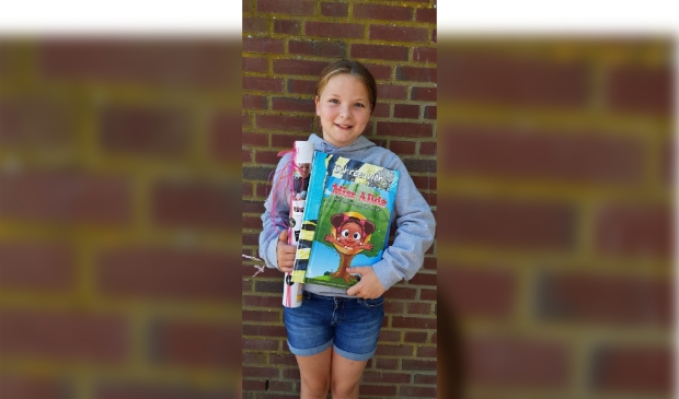 <p>Dunya de Vries won twee boeken.</p>