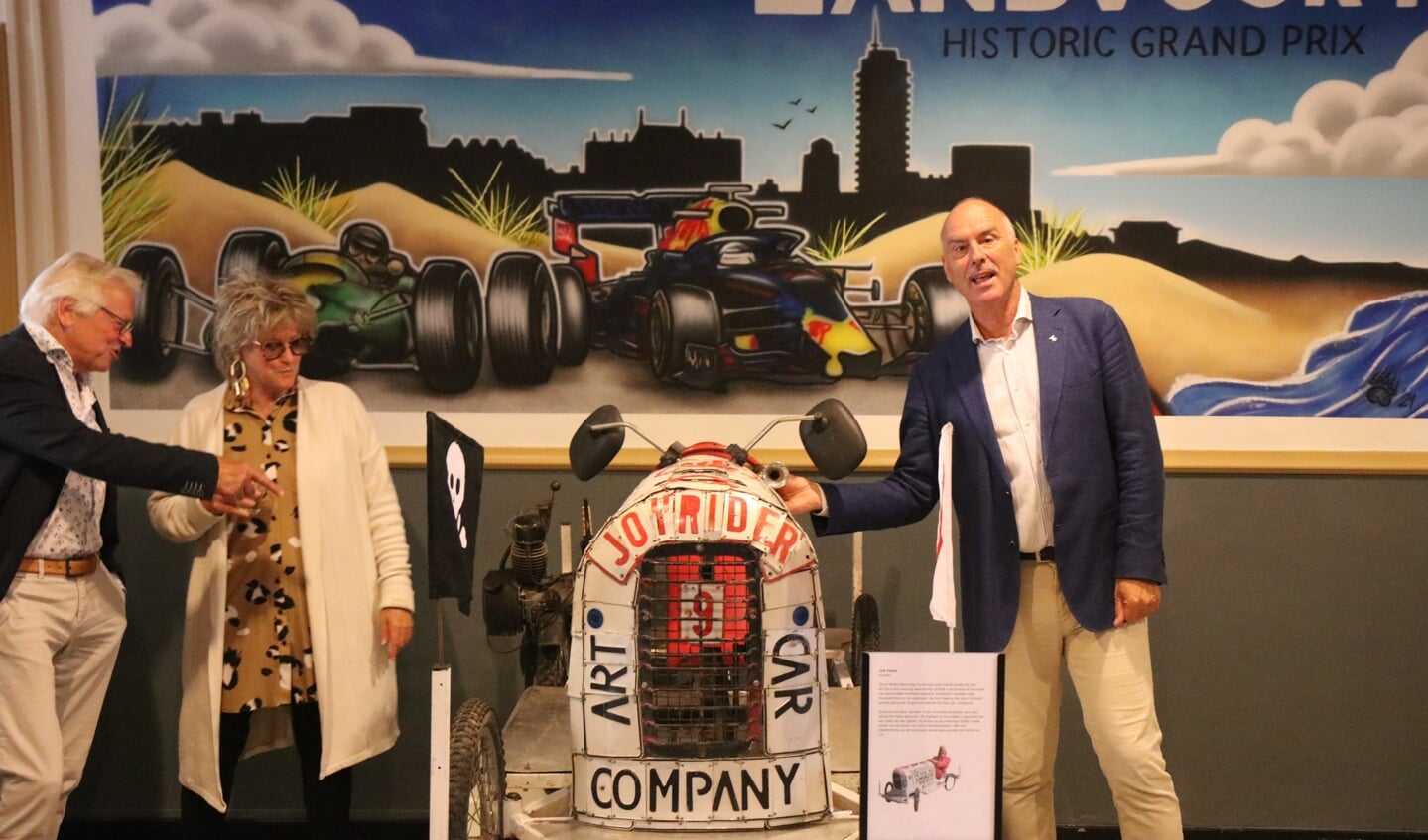 Wethouder Gert-Jan Bluijs opende het Raadhuis als expositielocatie.