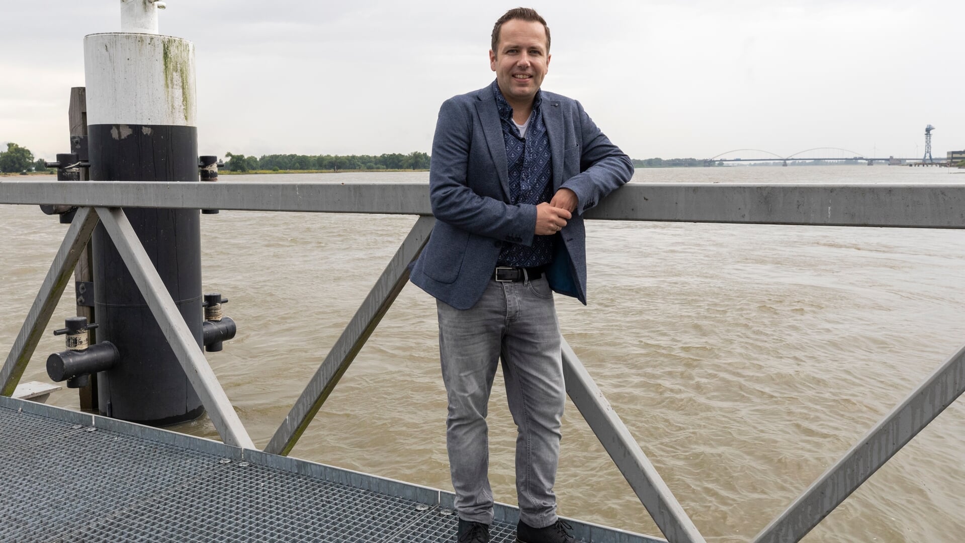 Niels van Santen doet navraag naar spookwoningen in Gorinchem