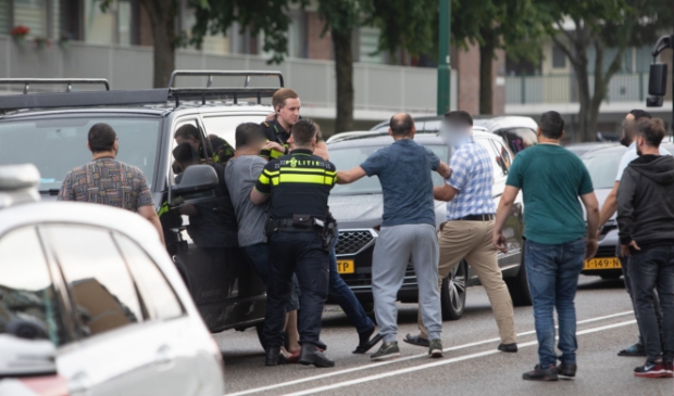 <p>Er ontstond een handgemeen tussen betrokkenen, omstanders en politie.</p>