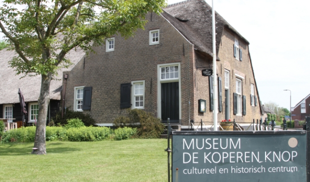 <p>Het museum is sinds 1989 in een enorme boerderij aan de Binnendams in Hardinxveld-Giessendam gevestigd.&nbsp;</p>