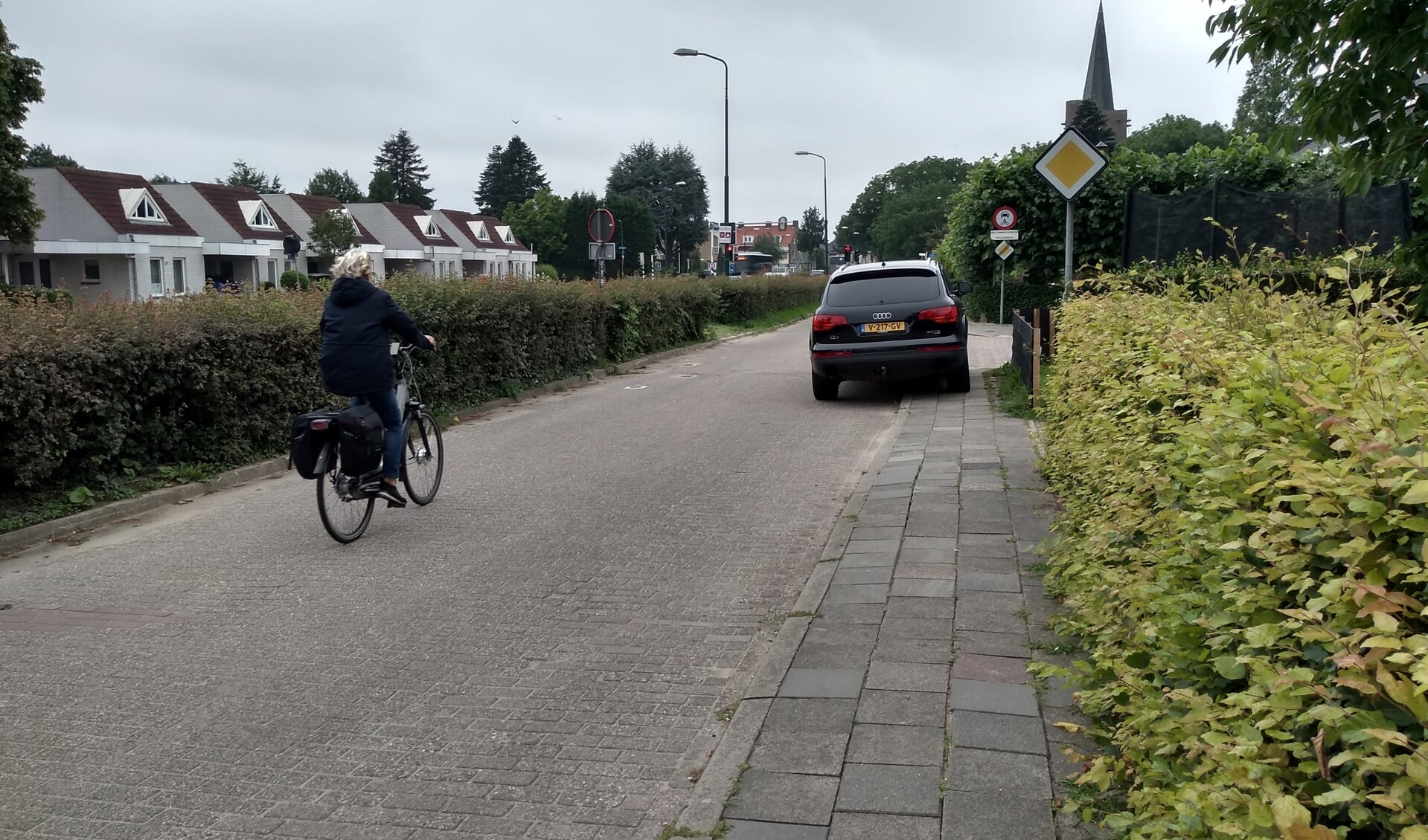 Wethouder Dekker heeft plannen om een snelfietstraat aan te leggen over de Parallelweg in Bunnik. 