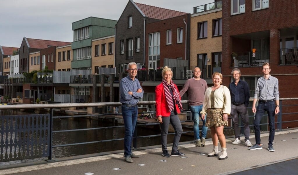 Van links naar rechts: Frans van Velzen, Lisa Finnema, Henk-Jan Mijderwijk, Willeke Duijst, Willex Duijst en Johan van Hoek.