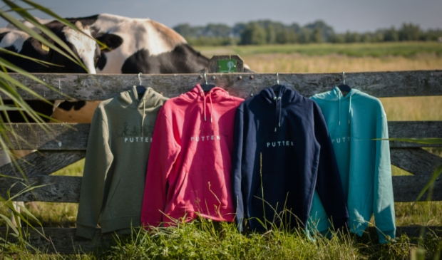 Zelfs de Puttense koeien vinden de truien mooi