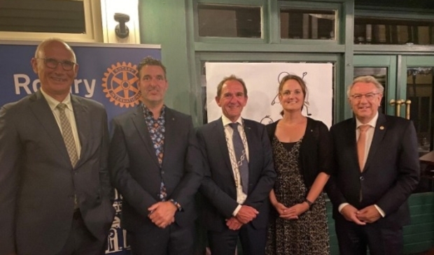 Het nieuwe bestuur: Ben Scholten, Arthur van Meekeren, Arie Jongejan, Monique van Rooyen, Kees van Baak.