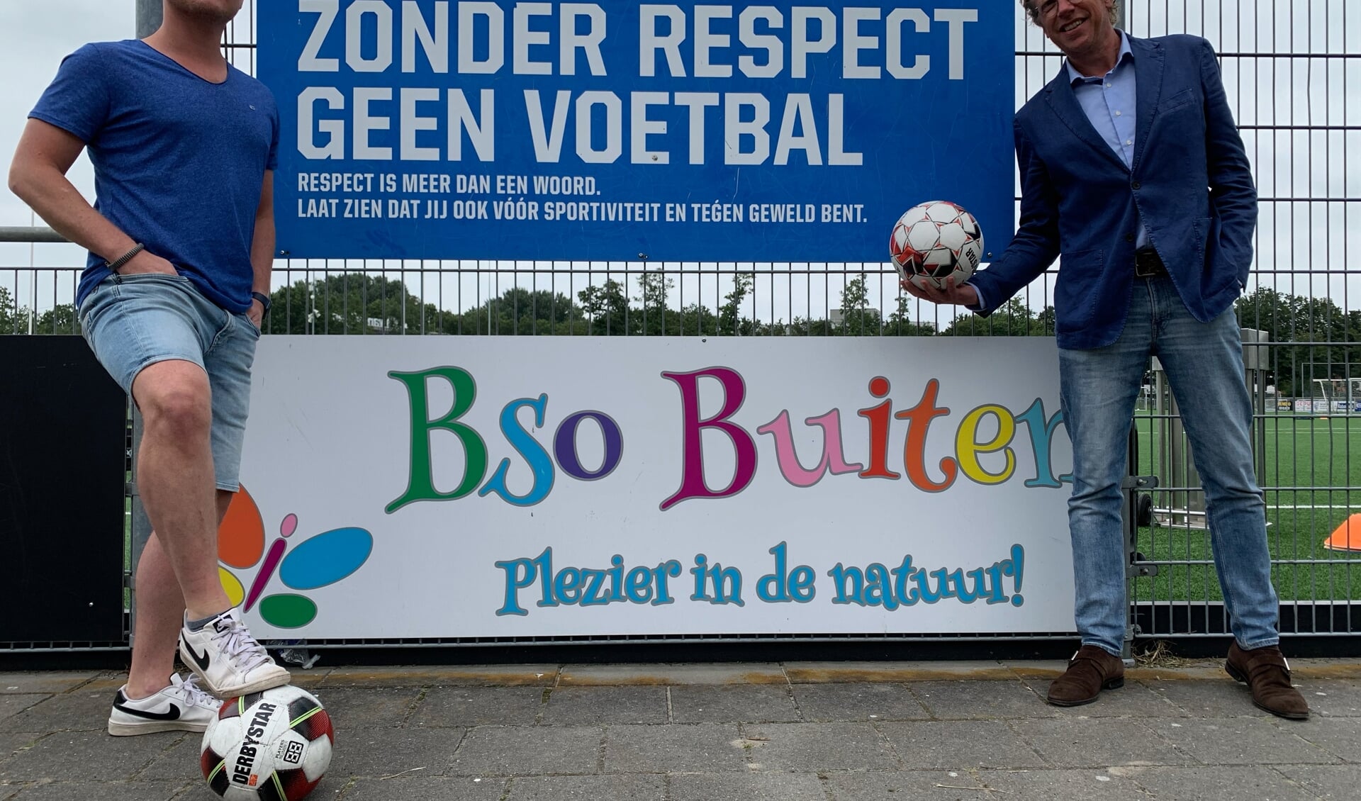 Jan-Willem Lansaat, directeur van BSO Buiten en Evertjan Stagge, voorzitter van SV Baarn bij SV Baarn.