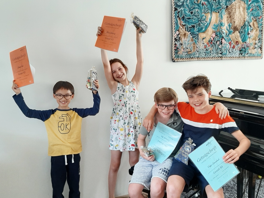 <p>Van links naar rechts: Lester Sui, Roos Eilering, Thijn Lansdaal, Viggo Lansdaal.</p>