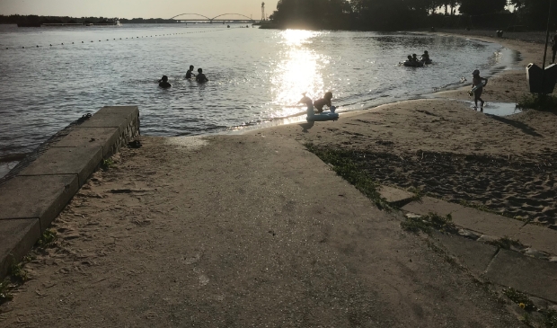 Zwemmen in de rivier Buiten de Waterpoort