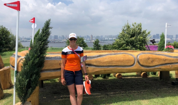 <p>Janneke Boonzaaijer is na de cross-country uit de Olympische eventingwedstrijd gehaald.</p>