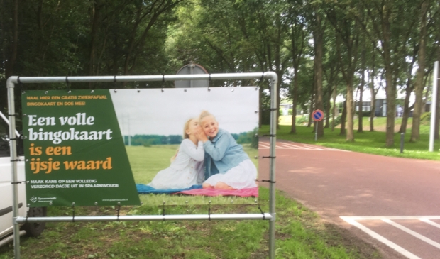 <p>Rondom het recreatiegebied staan deze spandoeken, met wisselende thema's.</p>