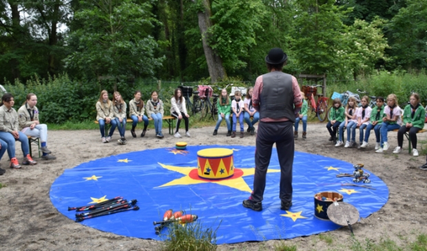 Jongleeract en goochelshow