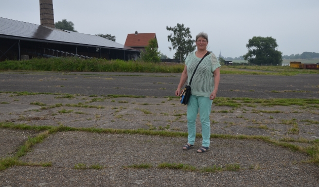 Joke Peek bij steenfabriek De bosscherwaarden