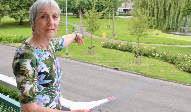 <p> Mevrouw Klaassen: 'Schandalig dat daar een brengparkje komt.' </p>