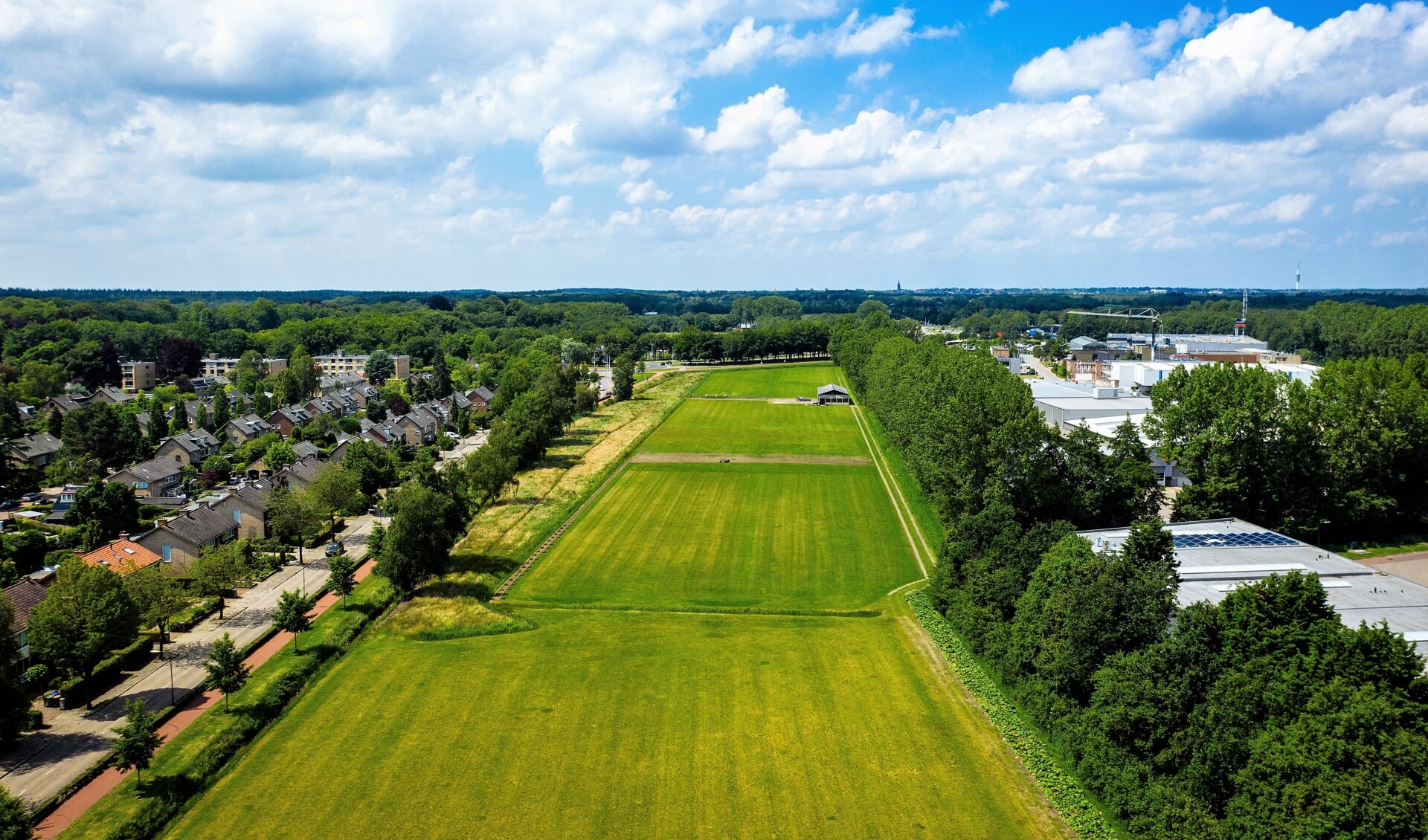 Het graszodenbedrijf tussen de Drakenburgerweg en het bedrijventerrein Noordschil. 