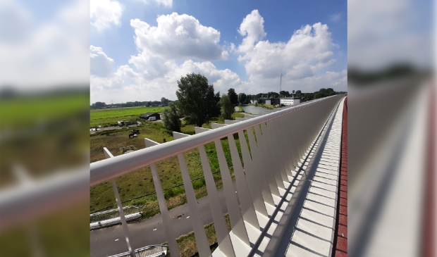 <p>Uitzicht vanaf de fiets- en wandelbrug over de Gaasp.</p>