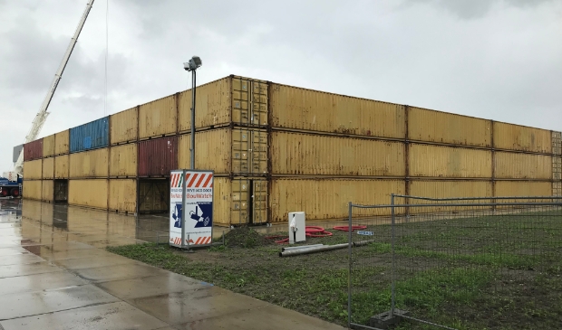 <p>Op de Rijnlanderweg wordt momenteel met zeecontainers een proef gedaan met geluidsarm bouwen. </p>
