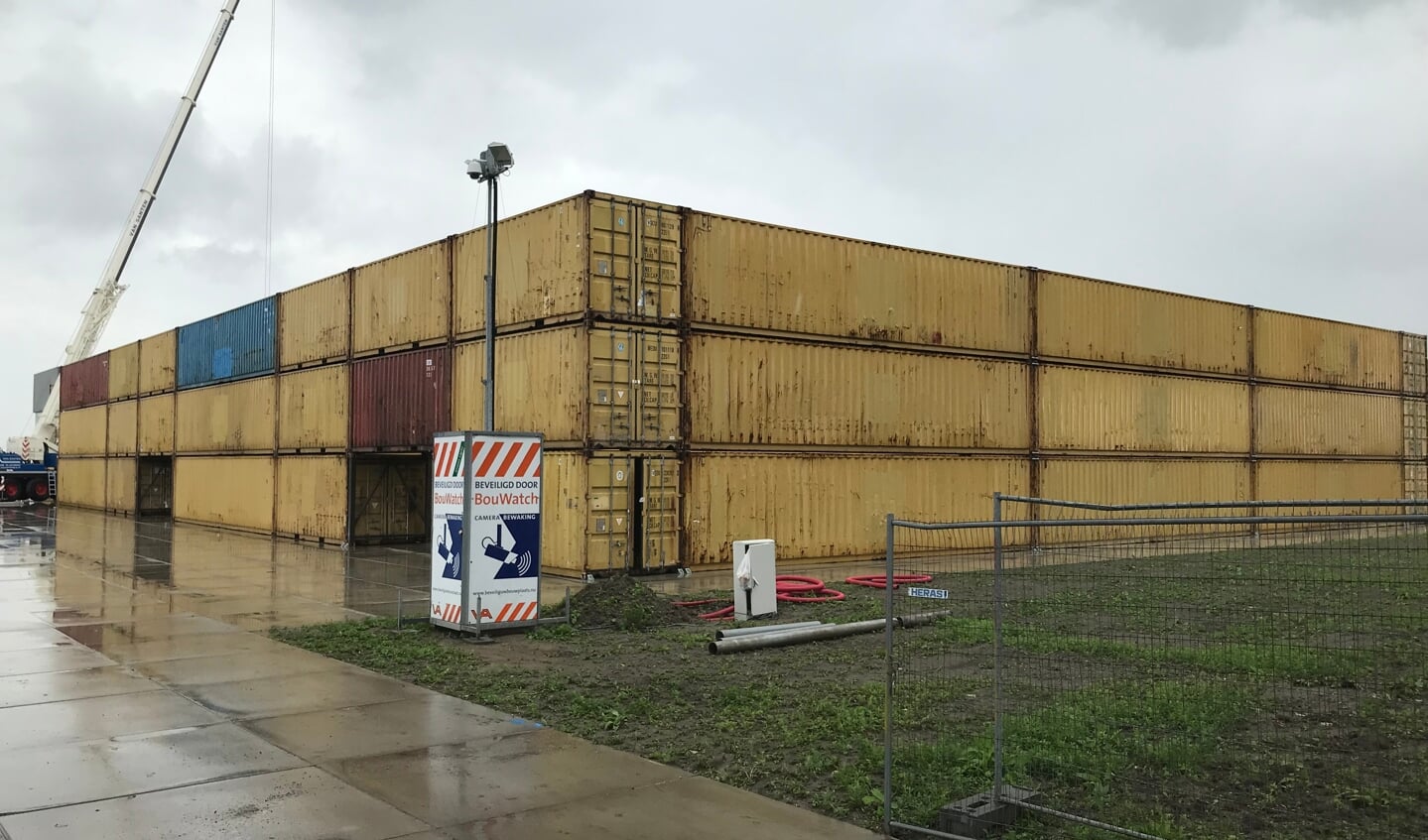 Op de Rijnlanderweg wordt momenteel met zeecontainers een proef gedaan met geluidsarm bouwen.