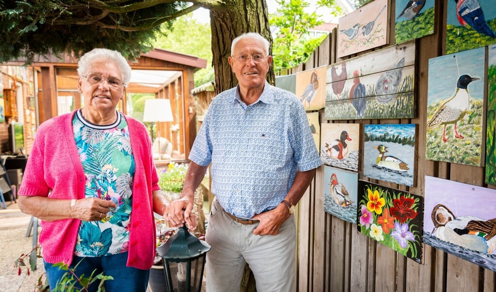 Elly (83) en Jannes (87) Bouw in hun achtertuin in Voorthuizen.