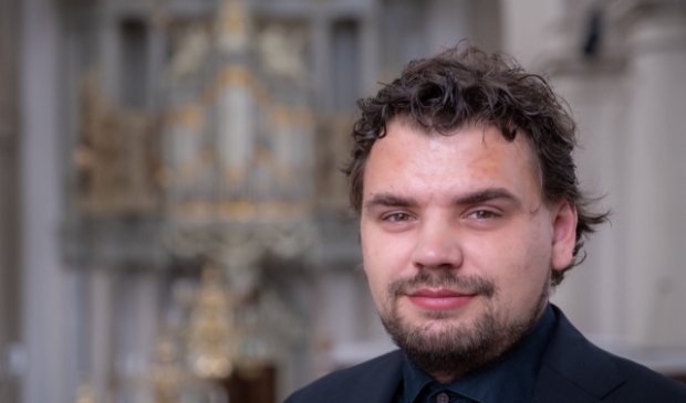 Organist Evan Bogerd