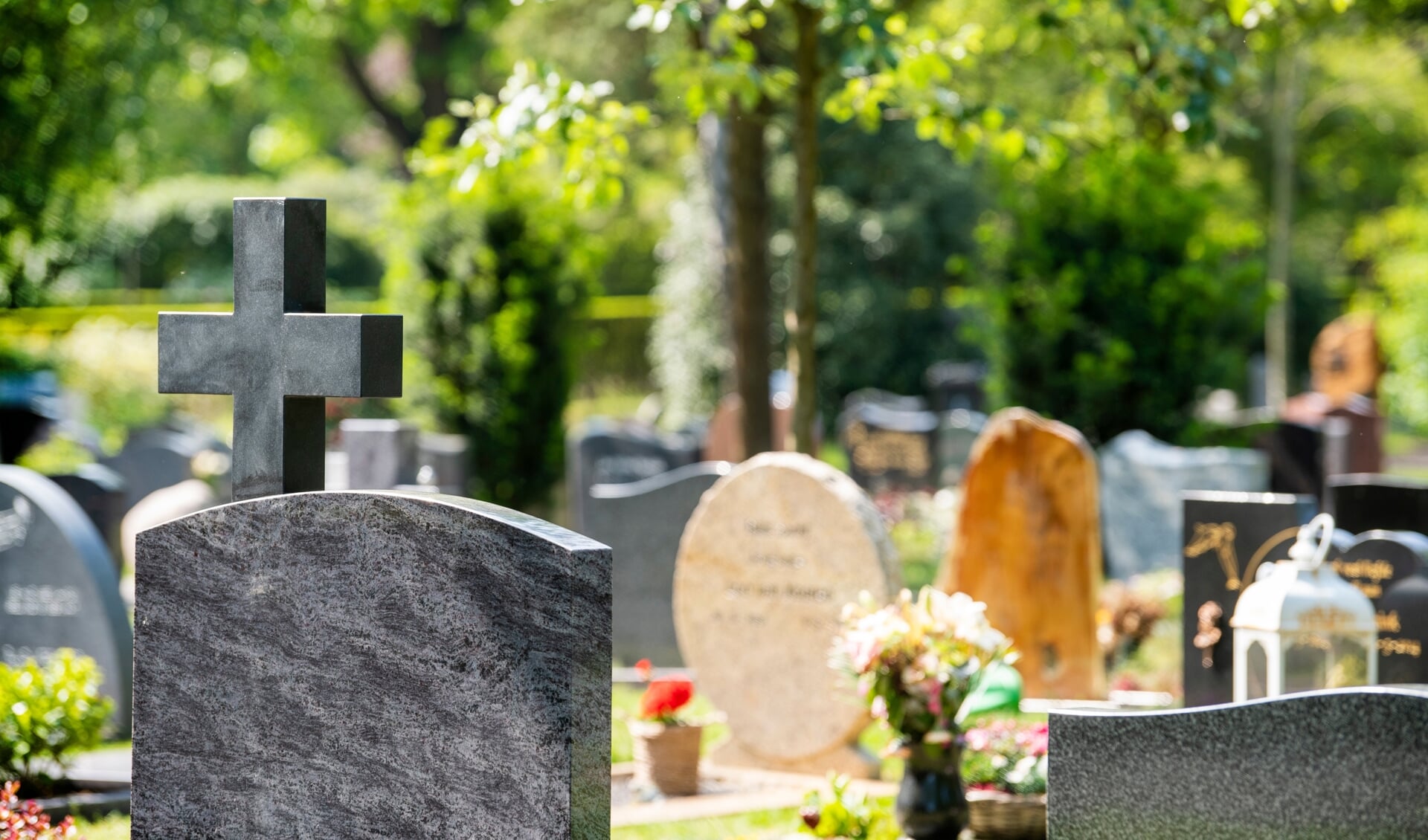De kosten voor een begrafenis in Houten is hoger ten opzichte van het landelijk gemiddelde. 