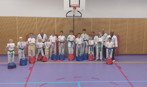 Van L naar R Vycho, Thorsten, Noam, Max, Colin, Ruben, Inuk, Valeria, Lars, James, Savio, Chiara, Nicolo.