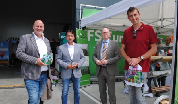 <p>Ton van den Brink, Gerard van den Anker (voorzitter NFO), burgemeester Isabella, René Bal (adviesbureau Delphy) </p>