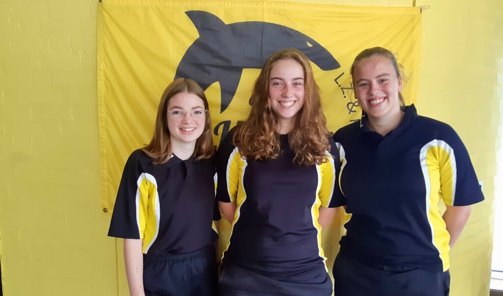 Inge, Monica en Jasmijn voelen zich thuis bij zwemvereniging De Haaien.