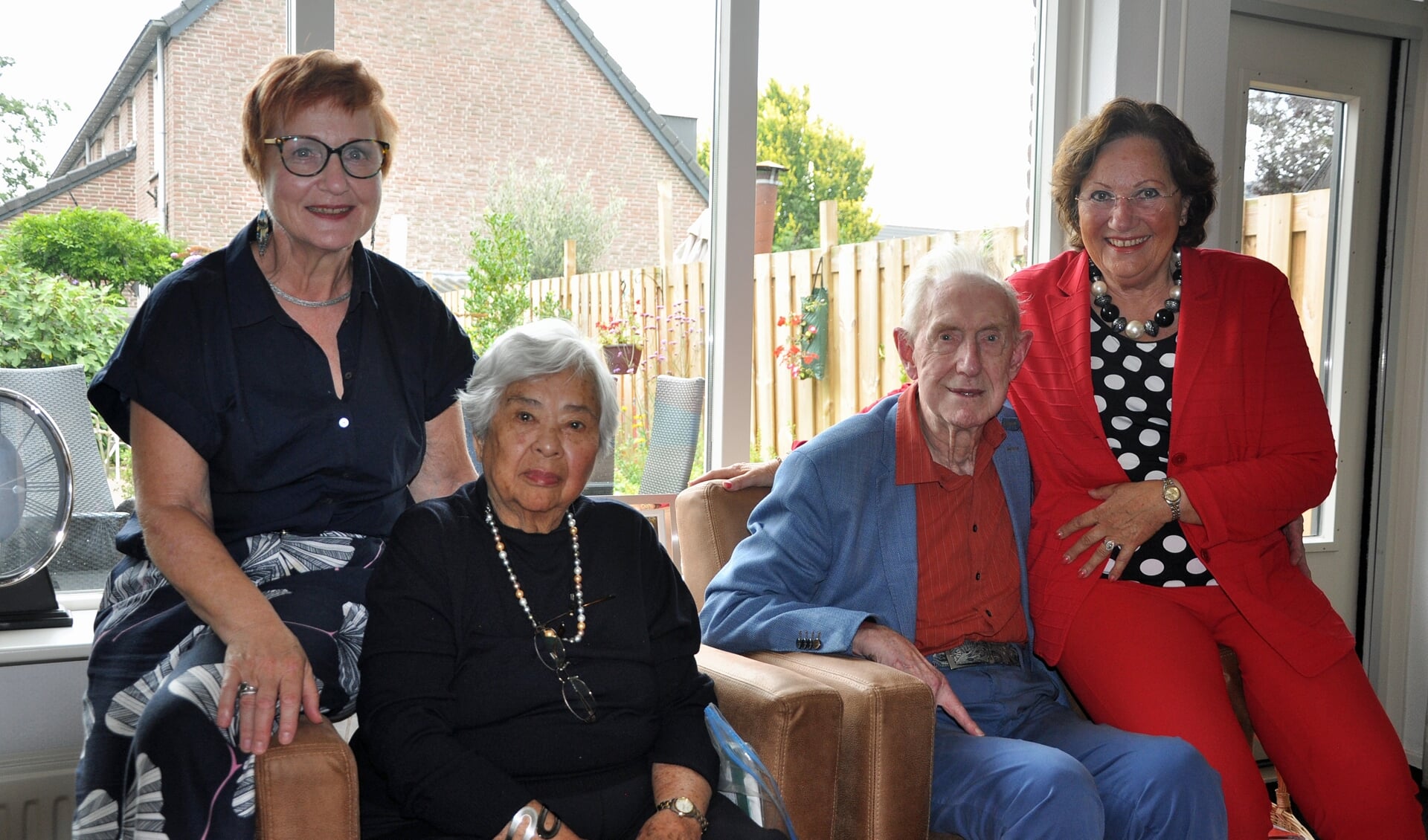 Locatiecoördinator Angela Brouwer, Yvonne Bakker, Jan Peters en vrijwilligster Evelien van Mossel.