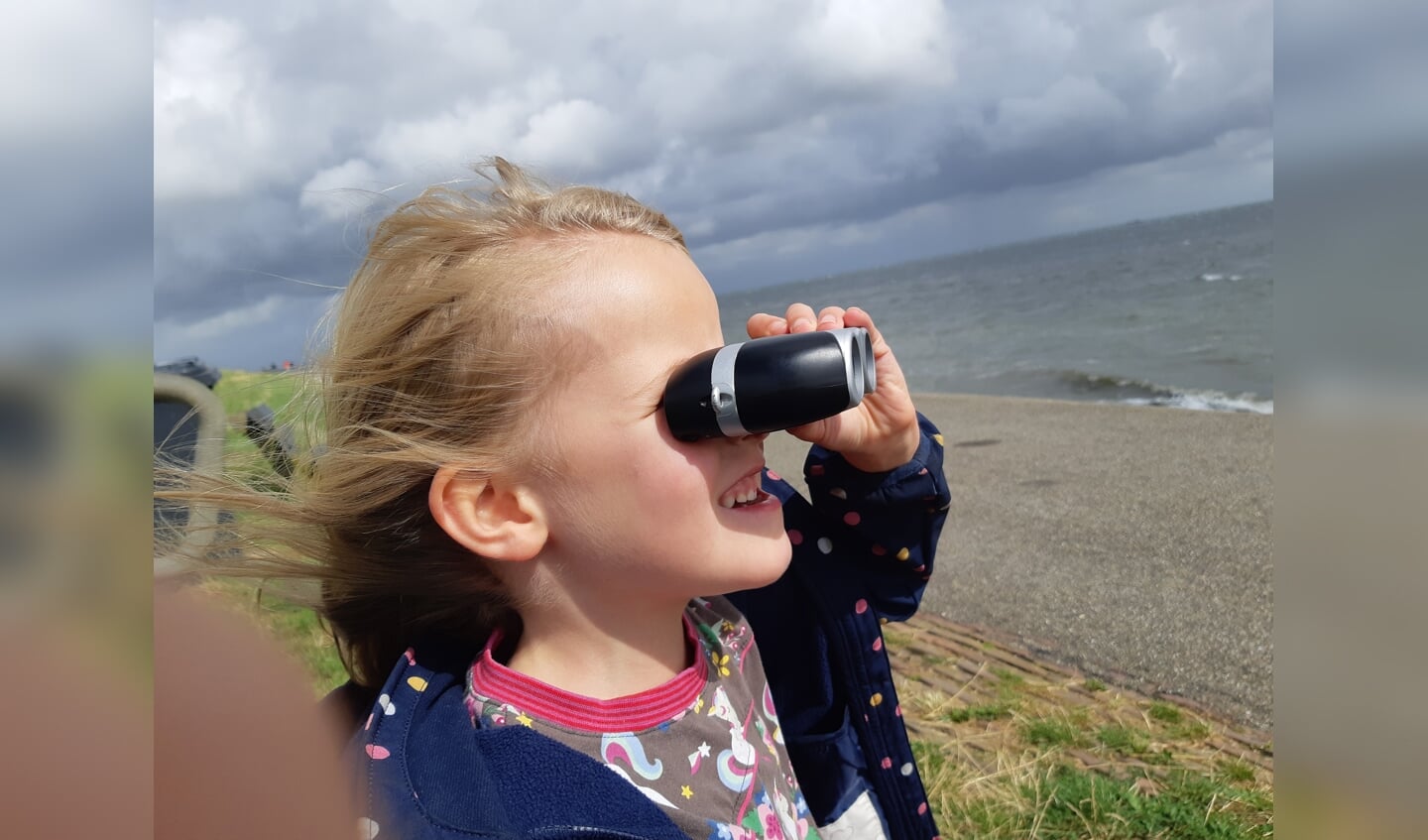 Deze foto is gemaakt tijdens een weekendje op Texel op 6 augustus bij
Oudeschild.
Roan Bentvelsen (13) maakte de foto van Niene Bentvelsen (6).