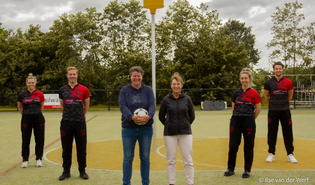 <p>Irene Veenendaal en Joyce Ockerse doen ook dit seizoen samen de coaching van Antilopen 1.</p>
