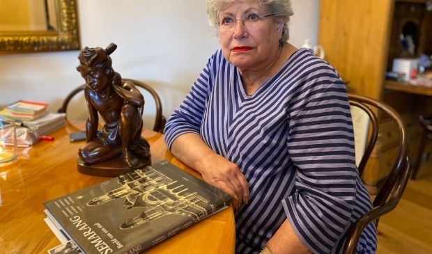 <p>Sera de Groot verhuisde toen ze 10 is van Semarang (Nederlands-Indië) naar Nederland</p>