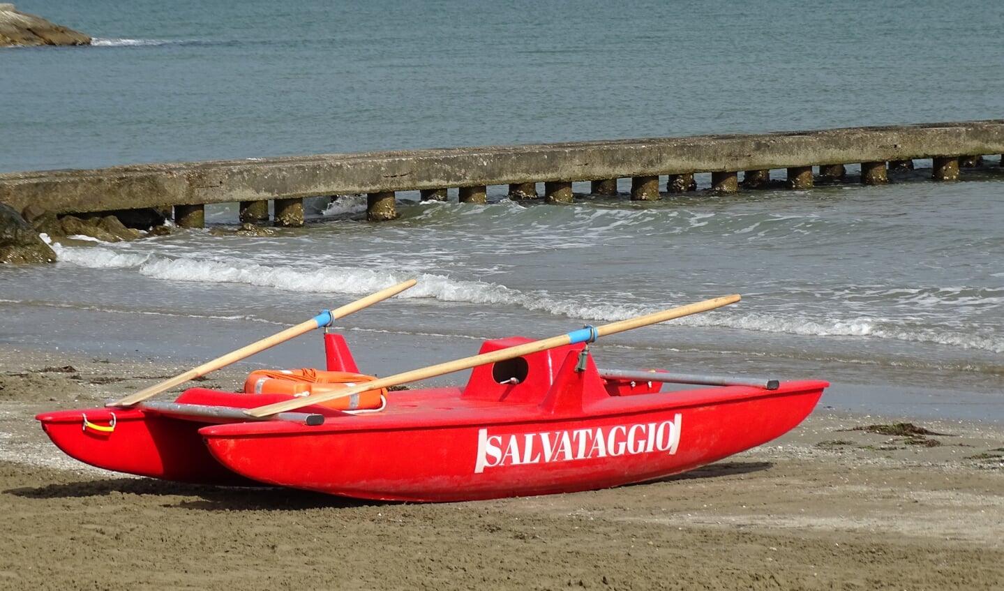 'Bijgaand mijn zomerfoto van het reddingsbootje van de 'Italiaanse baywatch' genomen op 16 juli op het strand van camping Pra' delle Torri in Caorle. 