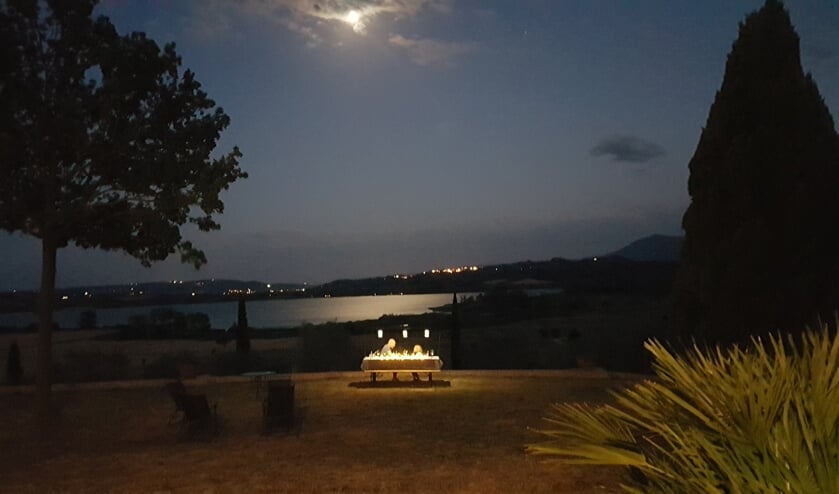 ,,Soms heb je zo'n geluk! Dan kom je op zo'n prachtige plek terecht en is even alles perfect.Diner bij maanlicht in Toscane."
