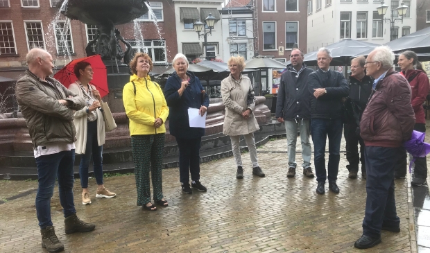De regen was af en toe spelbreker tijdens de rondleiding