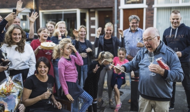 <p><em>Govert Schinkel uit Utrecht wordt in 2019 verrast met de Gouden Buur Award. </em> </p>