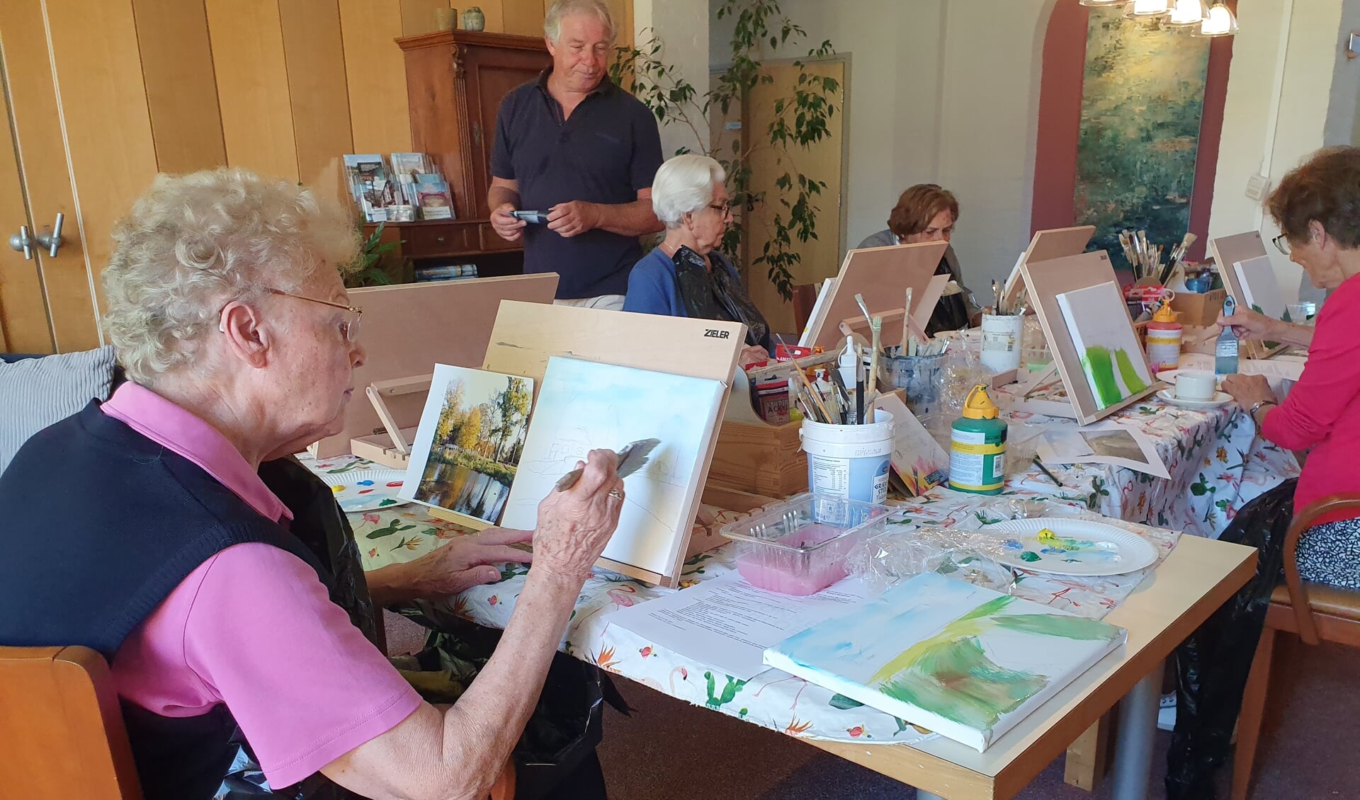 Schilderworkshop tijdens de Zonnebloem Zomer 3-daagse in Conferentiecentrum Samaya