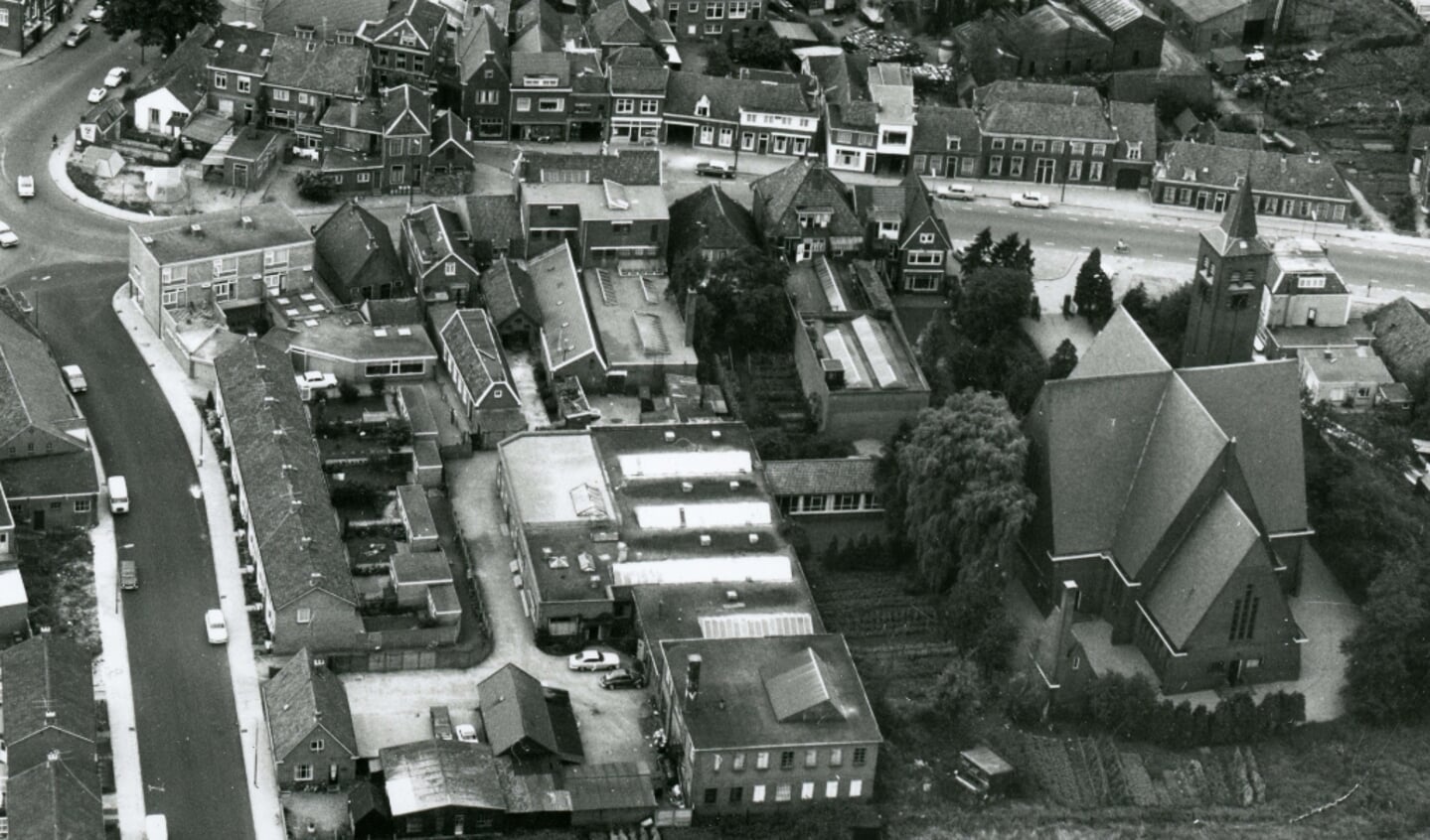 Een mooi overzicht op de gebouwen van de Pehave aan de Vijgendam/Prins Bernhardlaan. omstreeks 1970.