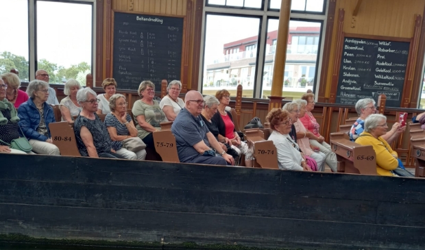 <p>Wijkse ouderen gaan weer op stap</p>