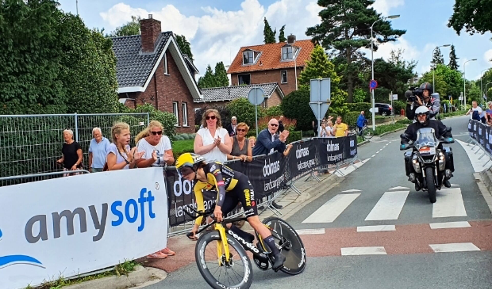 Marianne Vos op weg naar de zege in de Proloog van de Simac Ladies Tour, die de rensters door het centrum van Ede voerde.